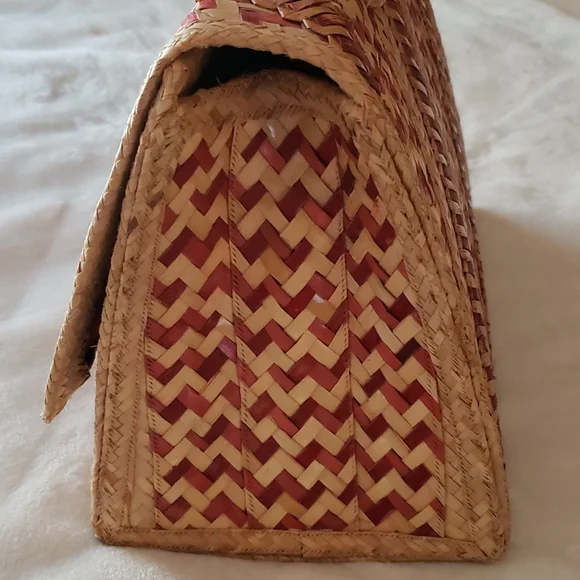 VINTAGE RED STRAW PURSE - Picture 5 of 16